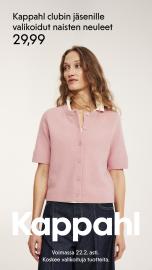 Nainen vaaleanpunainen neule päällä