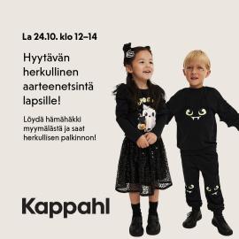 Kaksi lasta kuvassa Halloween vaatteet päällä